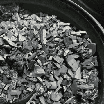 Niewidoczne wąskie gardło w rozwoju SiC: dlaczego surowiec 7N Bulk CVD SiC zastępuje tradycyjny proszek